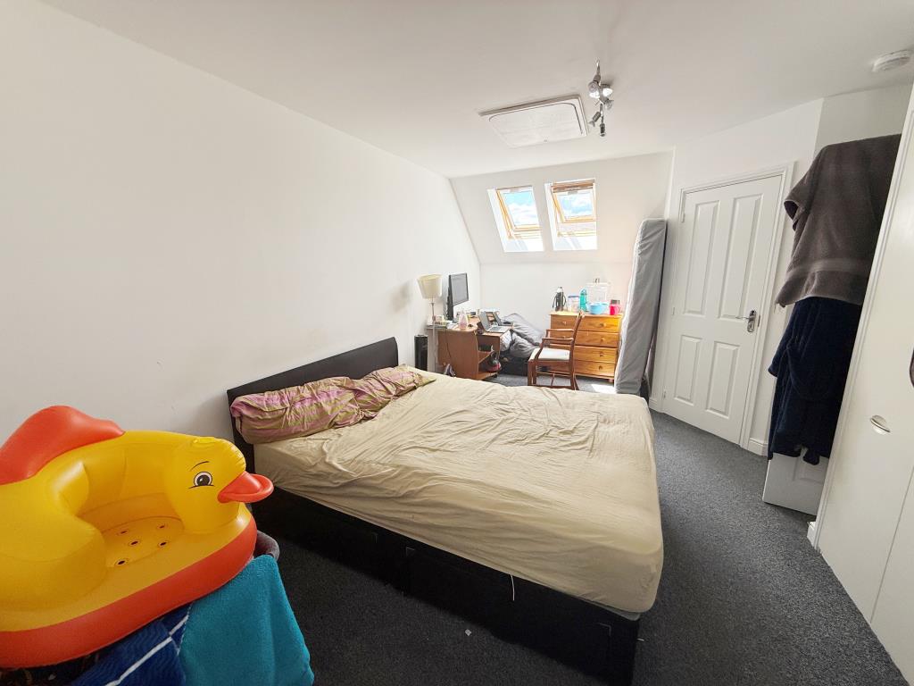Lot: 155 - MID-TERRACE HOUSE FOR INVESTMENT - Bedroom Three
